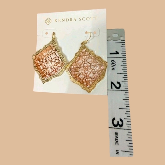 New Kendra Scott Kirsten Gold With Rose Gold Filigree Insert With Card And Bag - Picture 2 of 16